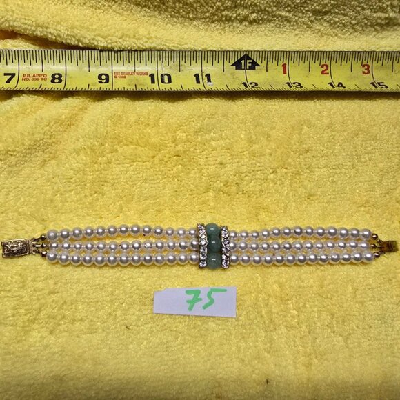 50s Vintage Pearls and Nephrite Bracelet [75] - Picture 1 of 6